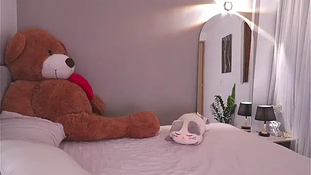 AnnyHizzle online show from 10-22-25, 02:01