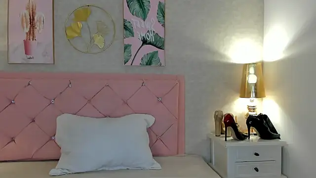 Ginger Violetta  online show from 01-14-25, 07:43