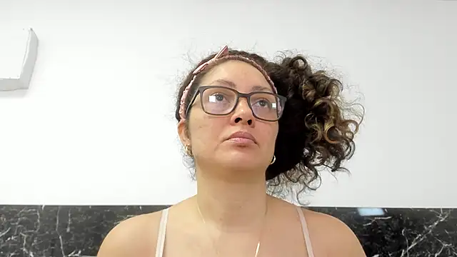 Snapshot of Juliabadlee chatting on 01-23-25, 11:58 Juliabadlee online show from 01-23-25, 11:58