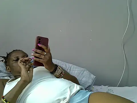 Snapshot of Hot_Caro chatting on 12-27-24, 01:07 Hot Caro online show from 12-27-24, 01:07