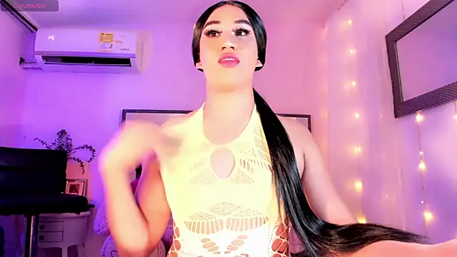 Snapshot of ShantalGirs chatting on 10-05-25, 07:23 ShantalGirs online show from 10-05-25, 07:23