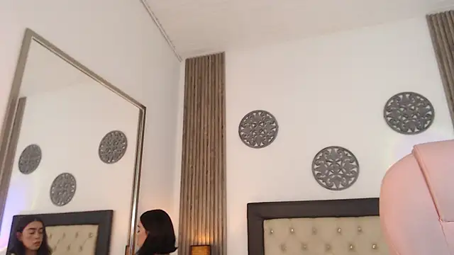 Julieta De Los Angeles online show from 12-30-24, 08:15