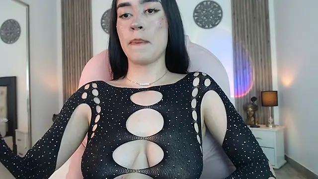 Julieta De Los Angeles online show from 12-31-24, 08:45