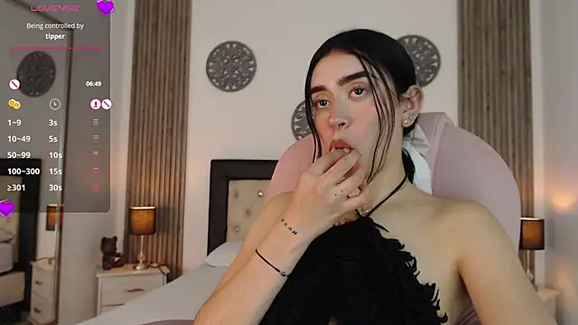 Julieta De Los Angeles online show from 01-07-25, 11:24