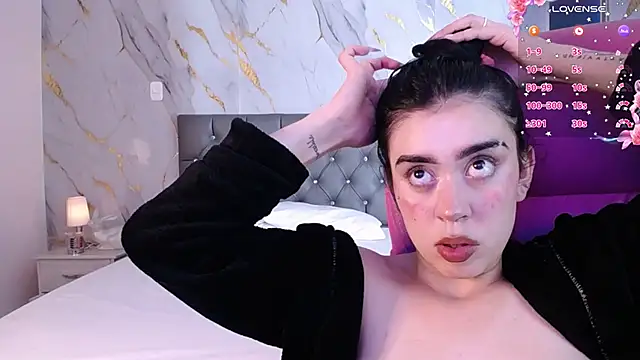 Julieta De Los Angeles online show from 02-12-25, 09:42