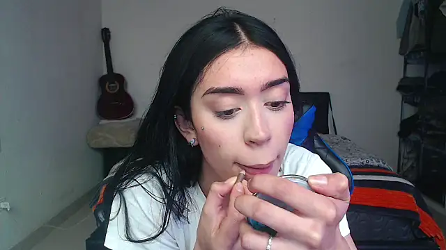 Julieta De Los Angeles online show from 10-14-25, 04:41