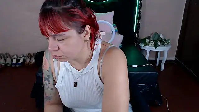 Snapshot of VioletaaaSlave chatting on 06-14-26, 11:01 VioletaaaSlave online show from 06-14-26, 11:01