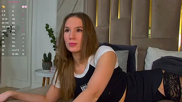 Snapshot of LeslieMines chatting on 02-21-25, 11:55 LeslieMines online show from 02-21-25, 11:55