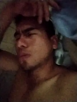 Snapshot of leyel00155 chatting on 09-12-25, 12:44 leyel00155 online show from 09-12-25, 12:44