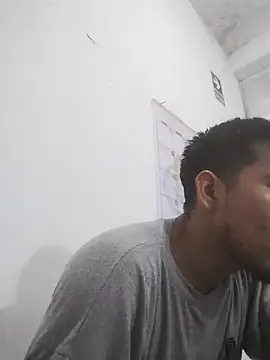 Snapshot of leyel00155 chatting on 10-02-25, 10:06 leyel00155 online show from 10-02-25, 10:06