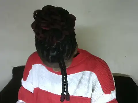 Snapshot of Pretty-emmie chatting on 02-05-25, 02:37 Pretty-emmie online show from 02-05-25, 02:37