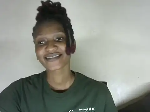 Snapshot of Pretty-emmie chatting on 02-08-25, 04:36 Pretty-emmie online show from 02-08-25, 04:36