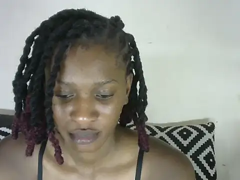 Snapshot of Pretty-emmie chatting on 02-25-25, 07:14 Pretty-emmie online show from 02-25-25, 07:14