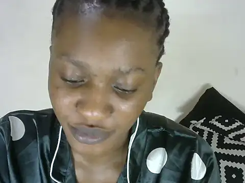 Snapshot of Pretty-emmie chatting on 03-08-25, 12:11 Pretty-emmie online show from 03-08-25, 12:11