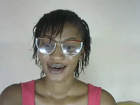 Snapshot of Pretty-emmie chatting on 09-21-25, 07:10 Pretty-emmie online show from 09-21-25, 07:10