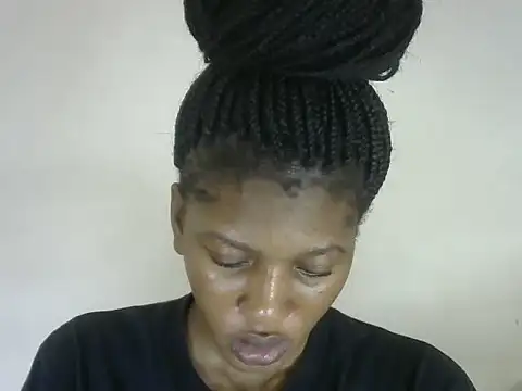 Snapshot of Pretty-emmie chatting on 10-04-25, 11:30 Pretty-emmie online show from 10-04-25, 11:30