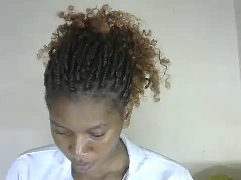 Snapshot of Pretty-emmie chatting on 10-12-25, 04:17 Pretty-emmie online show from 10-12-25, 04:17