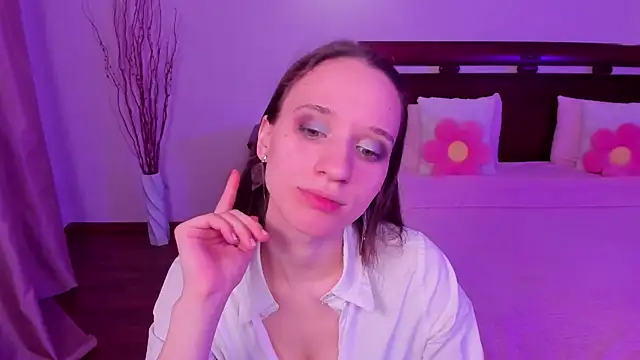 StaceySunny online show from 04-10-26, 05:28