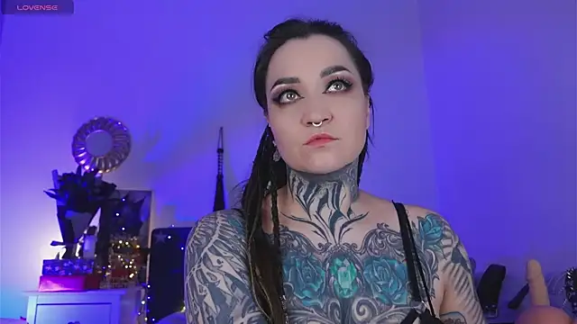 Snapshot of SindelDark chatting on 12-23-24, 04:39 SindelDark online show from 12-23-24, 04:39
