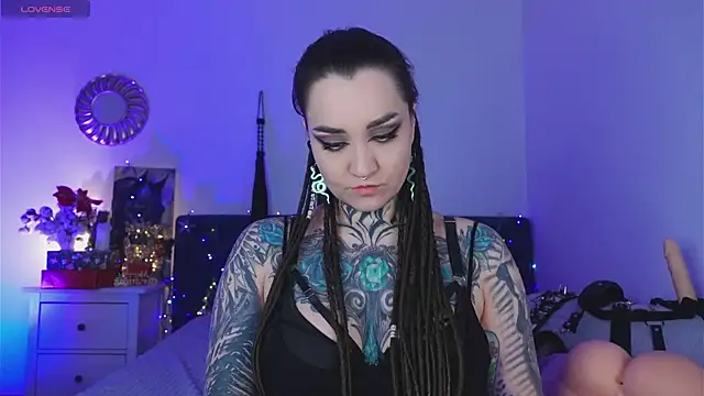 Snapshot of SindelDark chatting on 12-26-24, 11:43 SindelDark online show from 12-26-24, 11:43
