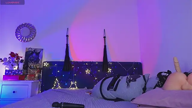 Snapshot of SindelDark chatting on 12-27-24, 04:32 SindelDark online show from 12-27-24, 04:32