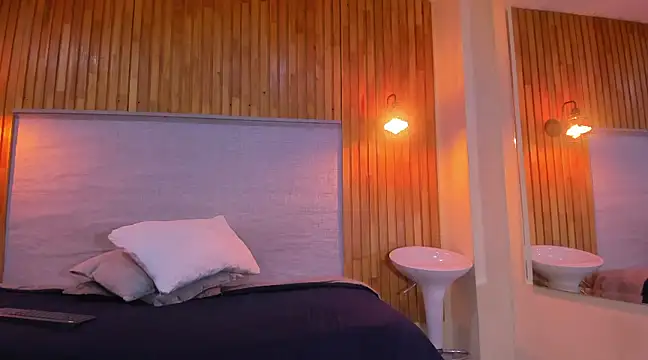 Snapshot of amelialeen7 chatting on 12-13-24, 04:16 amelialeen7 online show from 12-13-24, 04:16