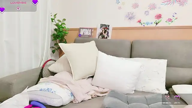 Snapshot of Conatsu chatting on 10-13-25, 06:24 Conatsu online show from 10-13-25, 06:24