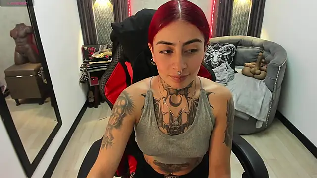 selene red  online show from 02-25-25, 03:49