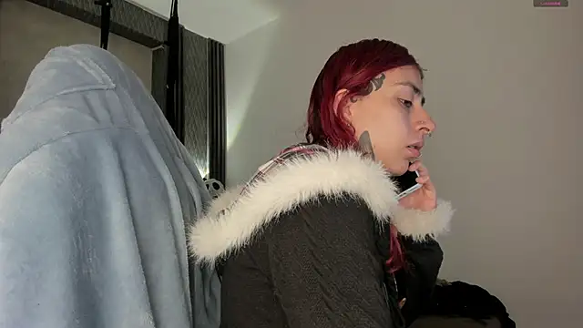 selene red  online show from 11-25-25, 01:55