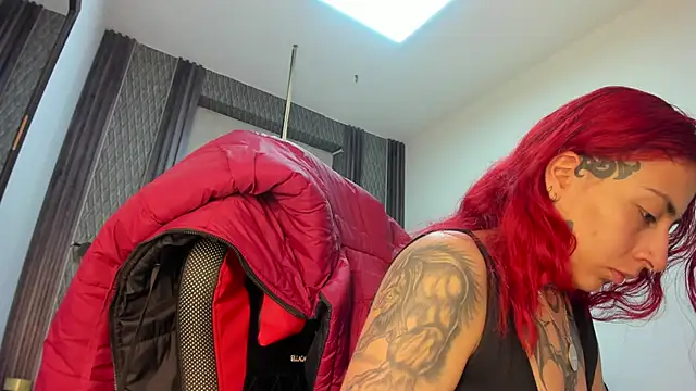 selene red  online show from 06-10-26, 02:45