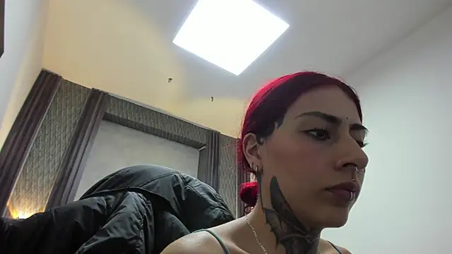 Snapshot of selene_red_ chatting on 06-29-26, 02:40 selene red online show from 06-29-26, 02:40