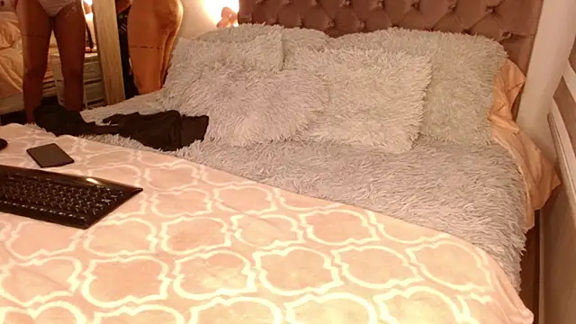 Roussmariehenao online show from 10-07-25, 03:04