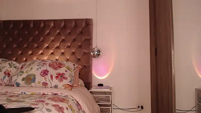 Roussmariehenao online show from 02-21-26, 02:56