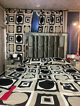 Snapshot of Lya-Kasandra chatting on 03-09-25, 02:07 Lya-Kasandra online show from 03-09-25, 02:07