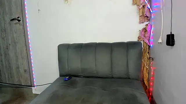 Snapshot of Lya-Kasandra chatting on 12-04-25, 01:48 Lya-Kasandra online show from 12-04-25, 01:48