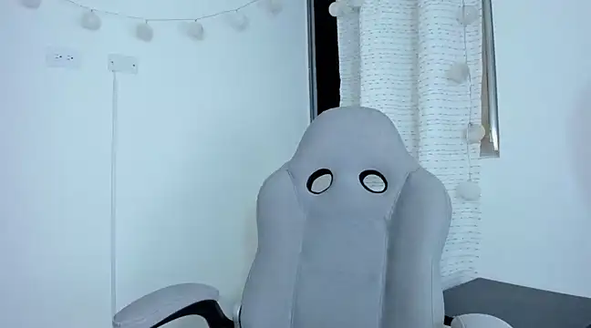 julia strauns online show from 12-30-24, 02:53