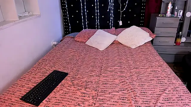 valerie luxe  online show from 07-27-26, 04:19