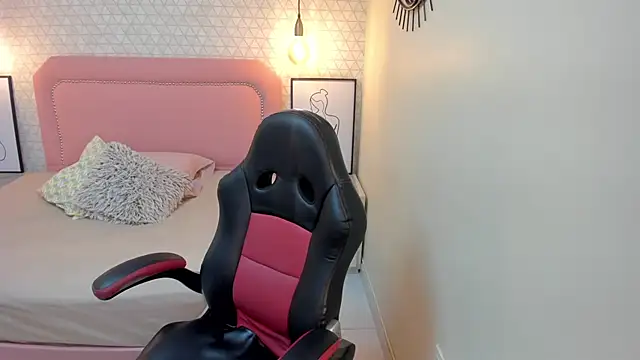 Kittytimberlake online show from 11-26-25, 12:28