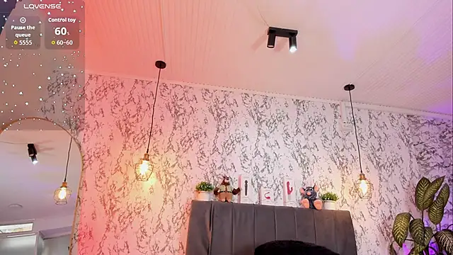 aihnoa split online show from 11-21-25, 01:10