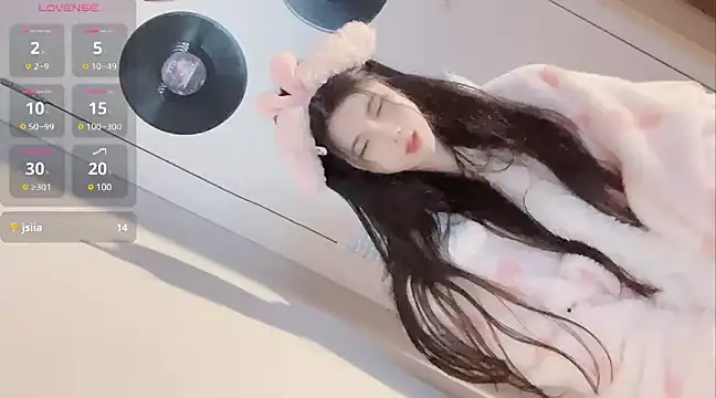 Qedgjwyz1 online show from 01-13-25, 03:45