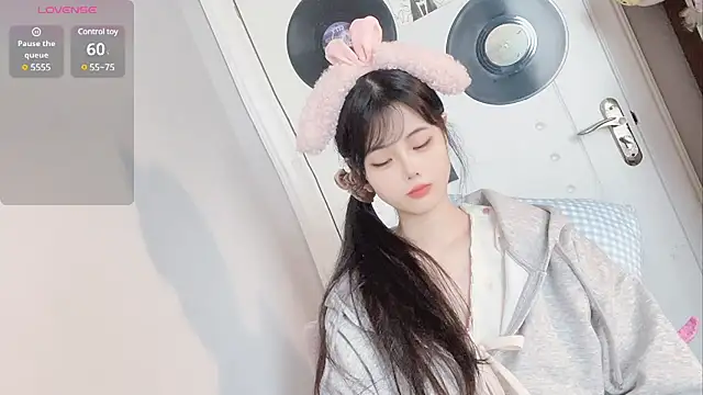 Qedgjwyz1 online show from 03-03-25, 12:48