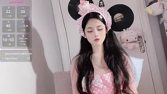 Qedgjwyz1 online show from 03-18-25, 12:47