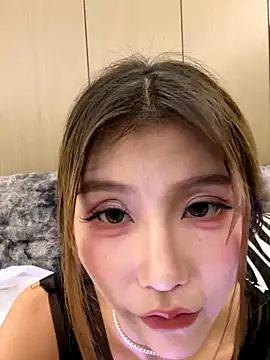 Snapshot of Momoever123456 chatting on 09-24-25, 02:20 Momoever123456 online show from 09-24-25, 02:20