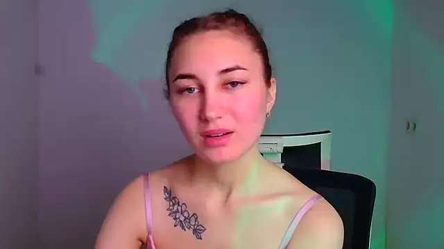 Jennifer Blum online show from 12-23-24, 09:16