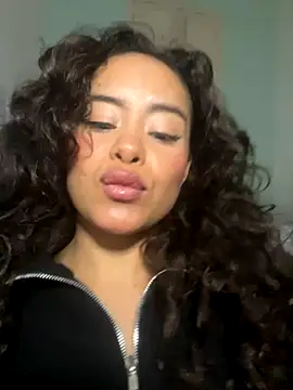 Snapshot of Marie_Rose chatting on 10-30-25, 10:21 Marie Rose online show from 10-30-25, 10:21