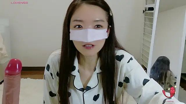 Snapshot of momochan88 chatting on 06-05-26, 12:00 momochan88 online show from 06-05-26, 12:00