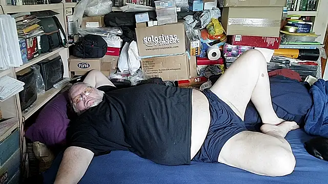 hadeszeuss2 online show from 04-21-26, 01:39