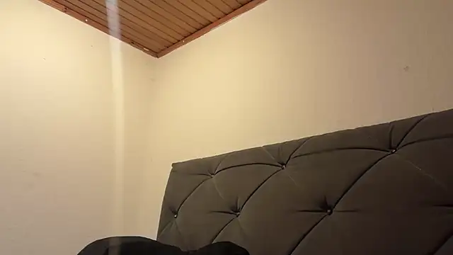 JeSuisUnTapin online show from 04-21-26, 05:03