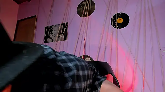 Snapshot of MrShaggy chatting on 01-04-25, 01:21 MrShaggy online show from 01-04-25, 01:21