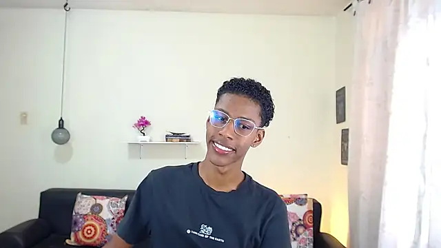 Snapshot of maiki18_ chatting on 02-05-25, 05:42 maiki18 online show from 02-05-25, 05:42